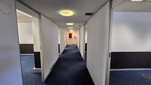 Office to let at Allianz House in Cape Town CBD.