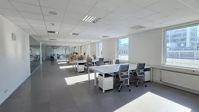 Office to let at Matador Centre in Cape Town CBD.