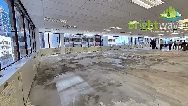 500 m2 office to let at 2 Long Street in Cape Town CBD, open plan interior.
