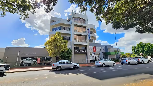De Ville Centre in Durbanville, exterior view.