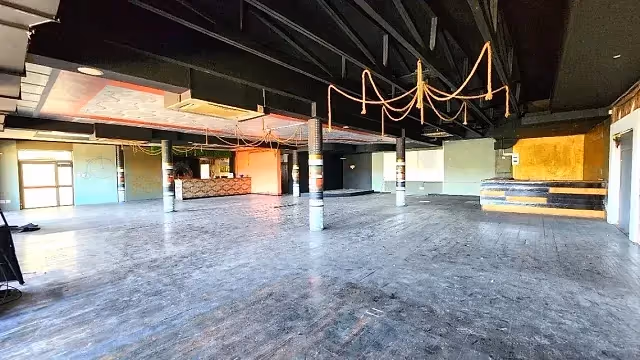 390.3 m2 office to let at Omni Park in Tyger Valley, open plan interior.