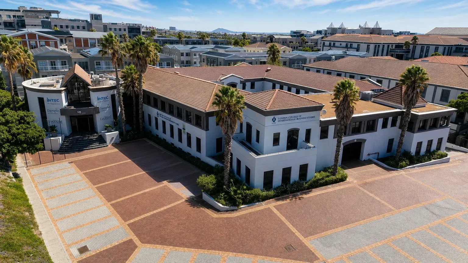 3,132 m² Office in Century City