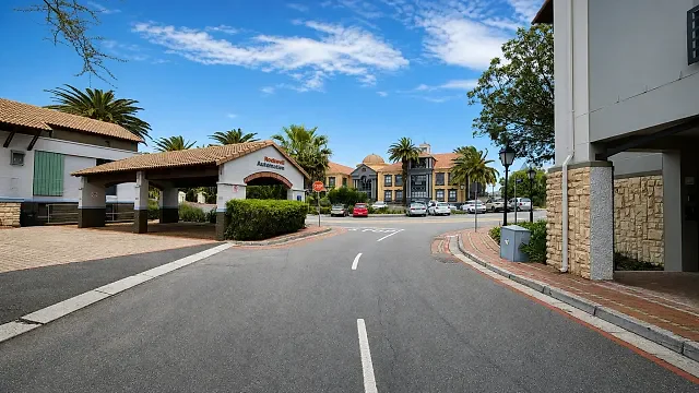 8 Waterford Mews, Century City - building photo 4