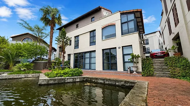 8 Waterford Mews, Century City - building photo 7